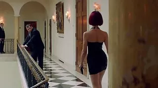 Moteris su didele krūtine