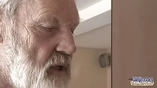 Vyras įgėlė Moterys Tvarkoje
