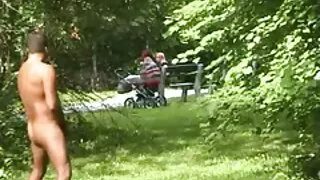 Vyras pagavo mielą sėbrą su cigarete ir ėmė ją auklėti