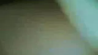 Jaunas vyras gauna su keliaraiščio dėklu